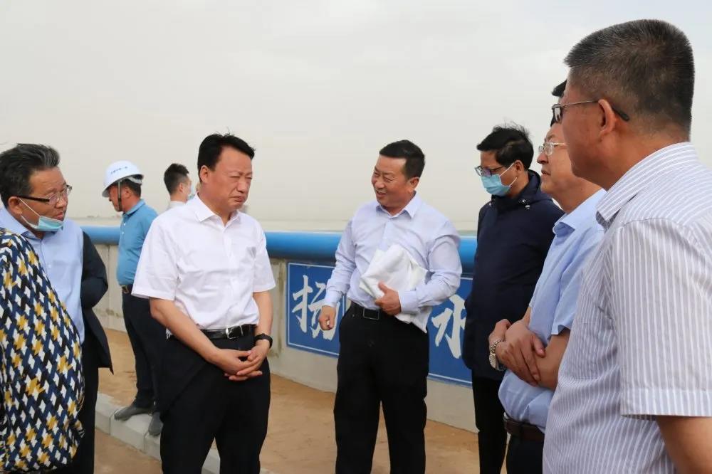 寧夏回族自治區(qū)副主席王和山一行調研銀川都市圈城鄉(xiāng)西線供水工程西夏水庫建設運行情況