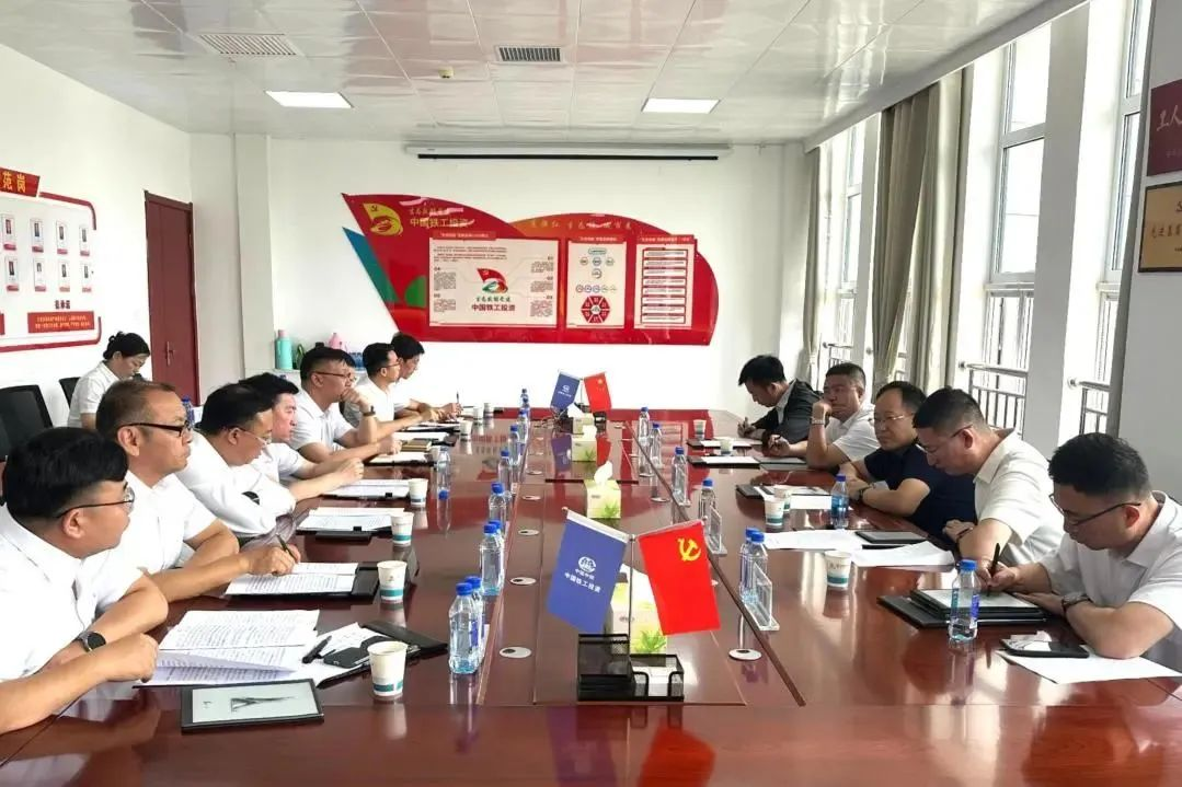 吳琦與內(nèi)蒙古水發(fā)集團(tuán)黨委委員、總會計師、董事侯躍峰在銀川舉行會談