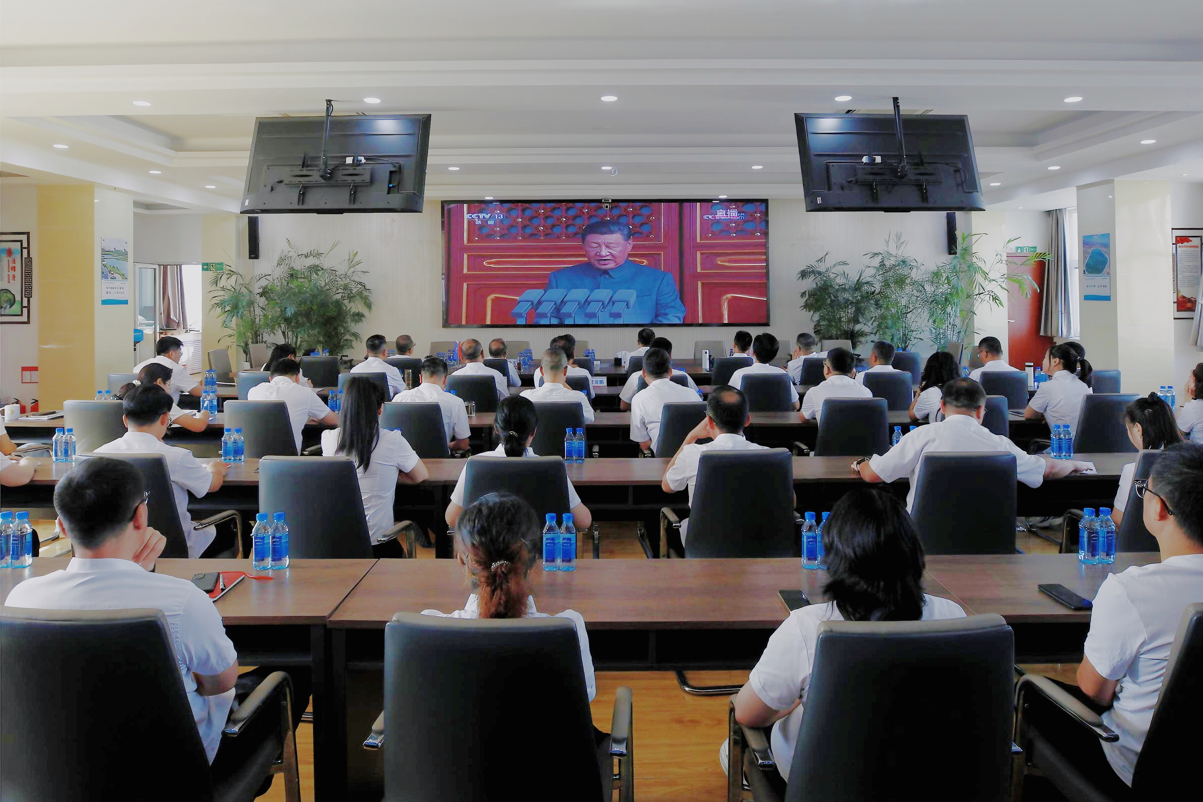 銘記歷史，致敬英雄！銀川中鐵水務(wù)組織觀看紀(jì)念抗戰(zhàn)勝利80周年閱兵式直播