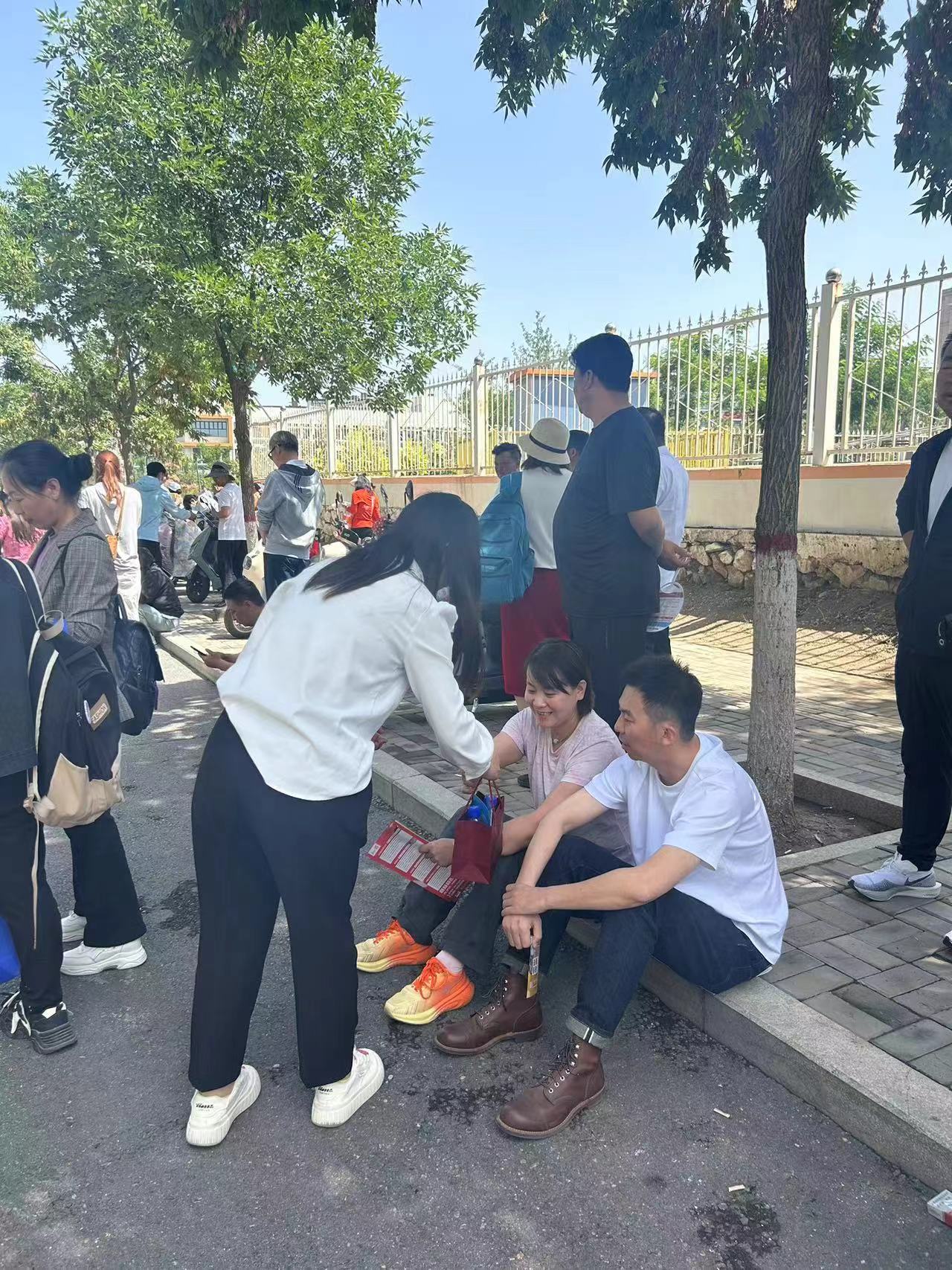 “青”心助考 為夢護(hù)航